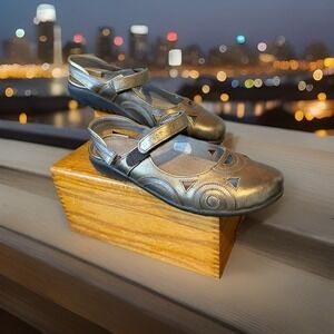 Naot Rongo Pewter Metallic 39 L8 Laser Cut Leather Mary Jane Shoes Comfort
